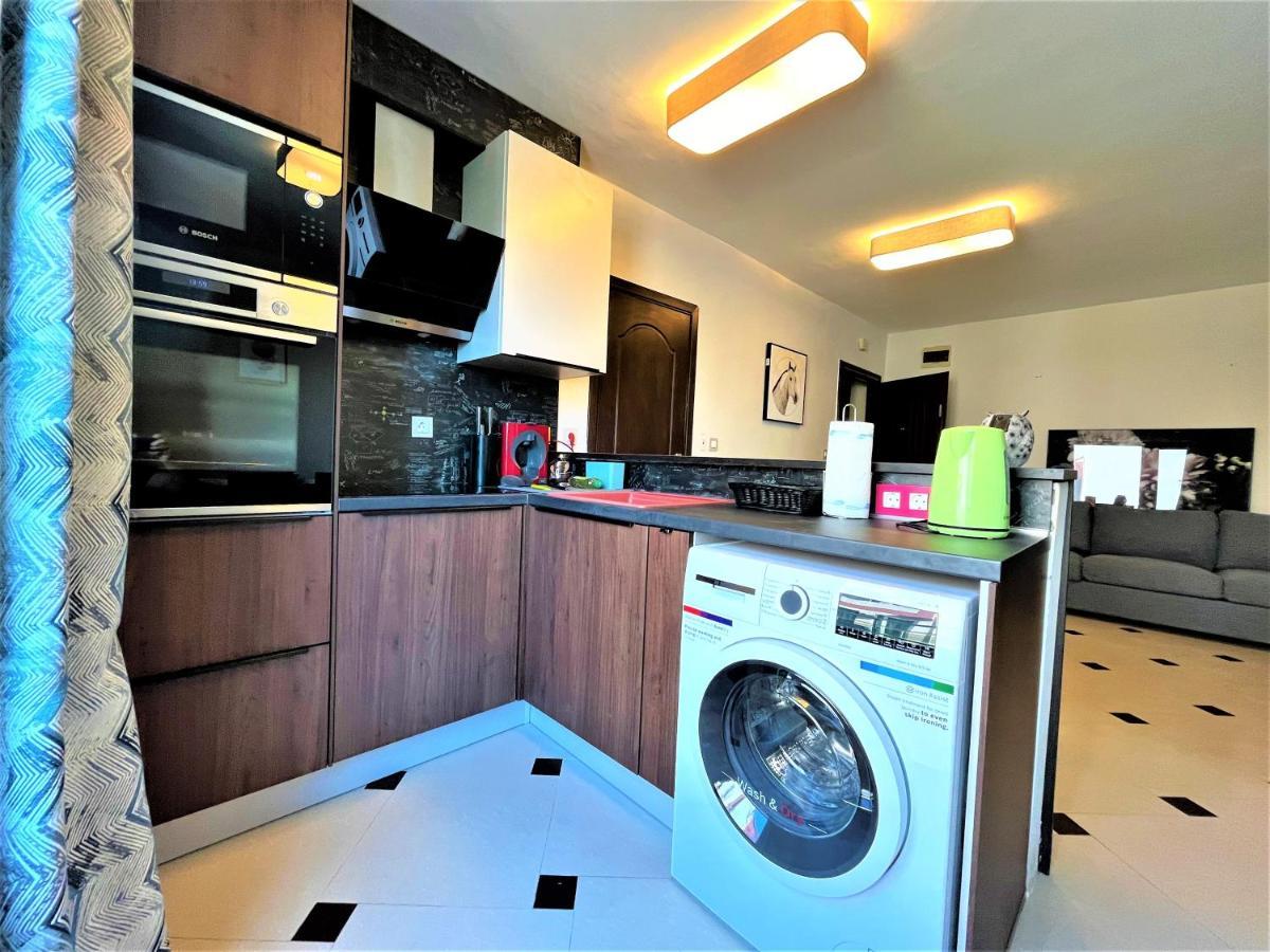 Botabara 312 Self Catering Beach Apartment Pomorie Extérieur photo