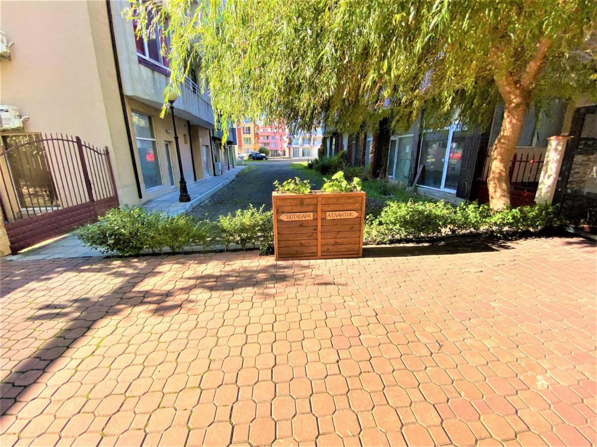Botabara 312 Self Catering Beach Apartment Pomorie Extérieur photo